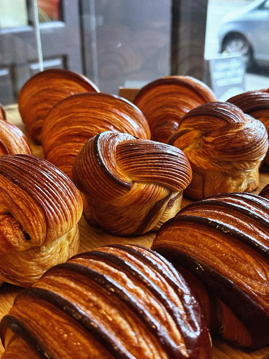 Glossy knotted cardamom buns